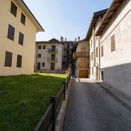 Casetta Di Legno Ponte Di Legno